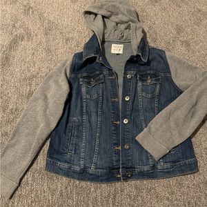 Torrid Denim Trucker Jacket with Gray Sleeves and Hoodie, Sz 2 18/20
